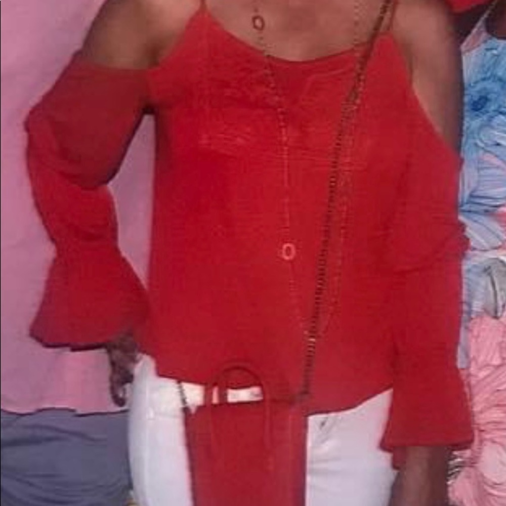 Ban.Jara Cold Shoulder Top